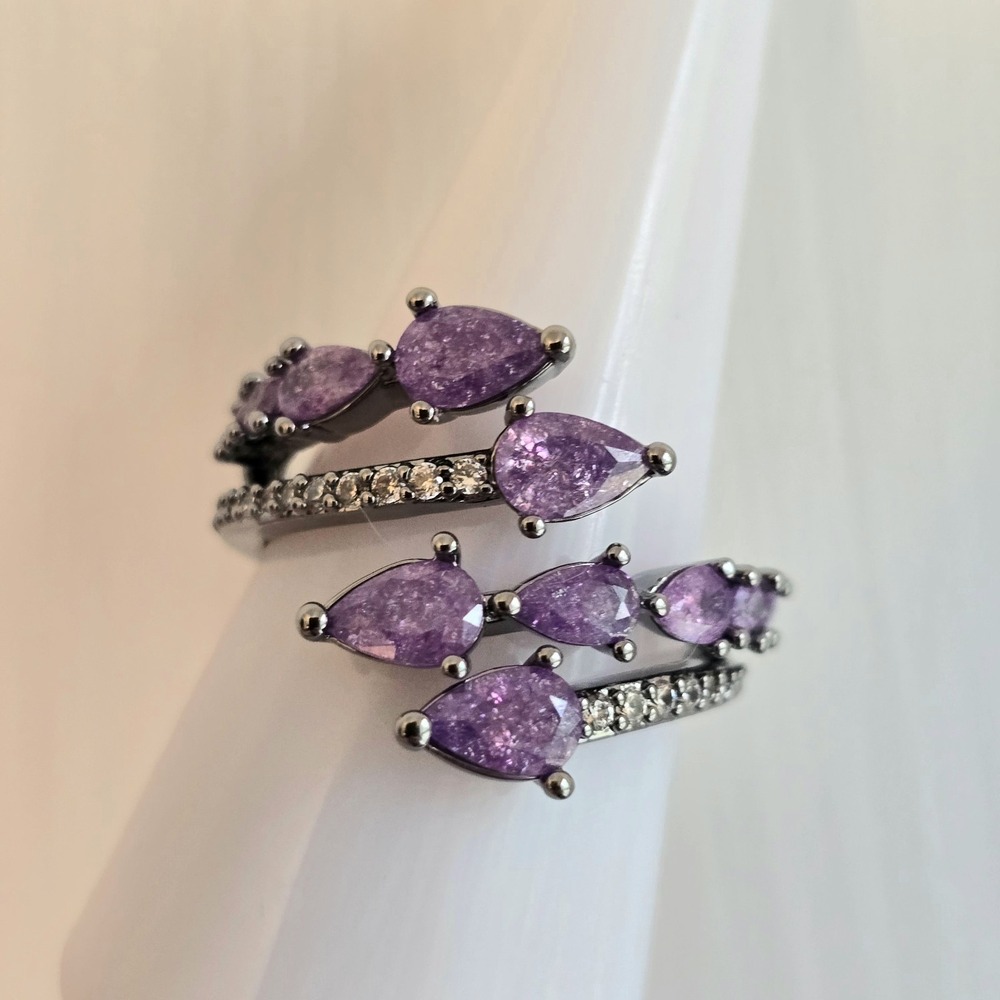Bomb Party RG82751 Size 8 Ring Happiness in Each Direction Amethyst Ice Crystal